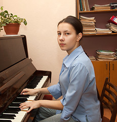 Image showing The girl playing the piano