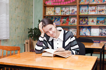 Image showing The girl prepares for examination