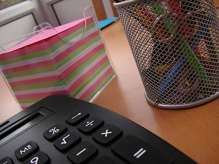 Image showing notepaper calculator and pen bin