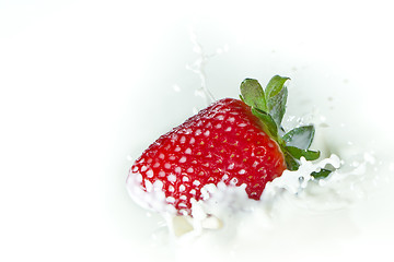 Image showing strawberry splashing into milk