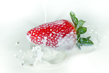 Image showing strawberry splashing into milk