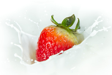 Image showing strawberry splashing into milk