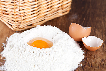 Image showing eggs and flour 