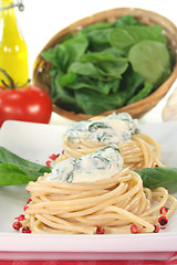 Image showing Spaghetti with cheese and spinach sauce