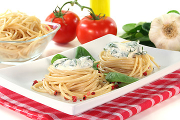 Image showing Spaghetti with cheese and spinach sauce