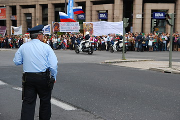 Image showing Crowd waiting for Pope Benedict XVI