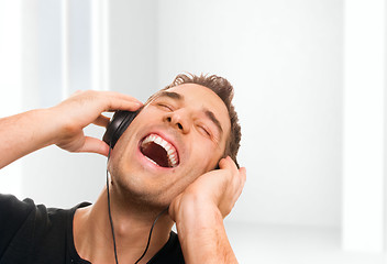 Image showing Man listening the music