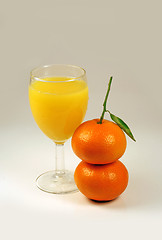Image showing juice and two mandarin 