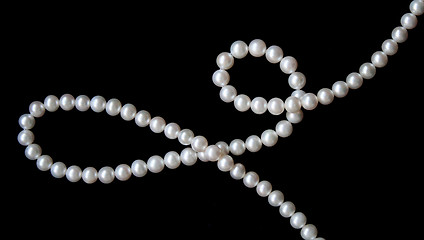 Image showing White pearls on the black velvet 