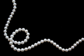 Image showing White pearls on the black velvet 