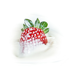 Image showing strawberry splashing into milk