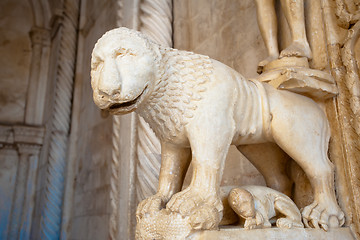 Image showing Lion statue