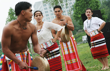 Image showing Filipino performers