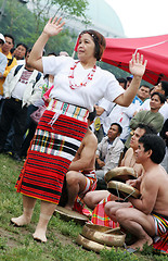 Image showing Filipino performers