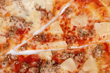 Image showing Hawaiian pizza