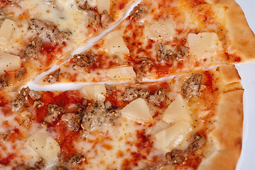 Image showing Hawaiian pizza