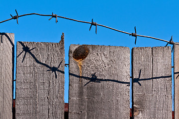 Image showing wooden fence of barbed wire