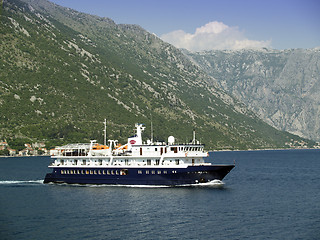 Image showing Ship sailing in bay