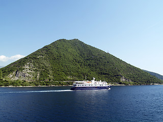 Image showing Ship sailing in bay