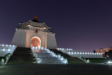 Image showing chiang kai shek memorial hall at night