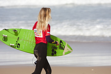 Image showing Surfer walking