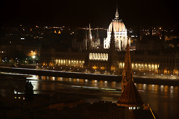 Image showing The parliament building at night in Budapest, Hungary