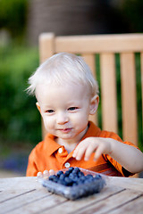Image showing toddler eating berries