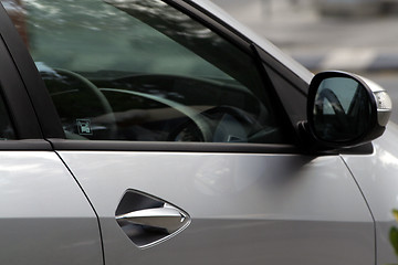 Image showing side view of a car