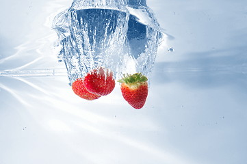 Image showing strawbarry fruit in water