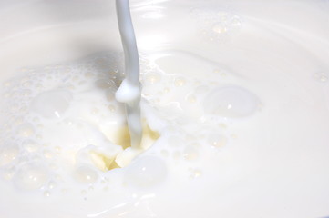 Image showing splashing milk