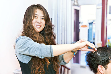 Image showing Hair stylist working