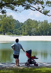 Image showing dad with baby