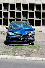 Image showing Blue car crash