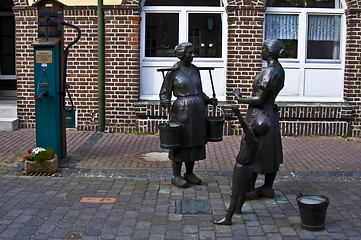 Image showing Women at the water pump