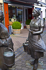 Image showing Women at the water pump