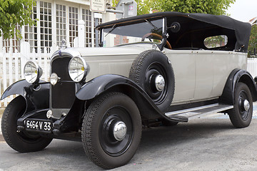 Image showing White classic car.