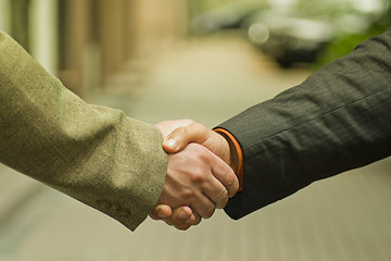 Image showing shaking hands