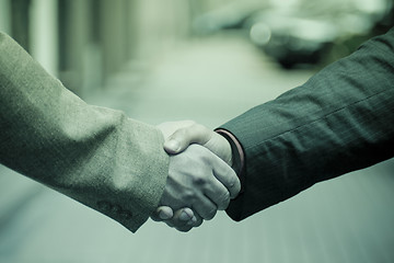 Image showing shaking hands