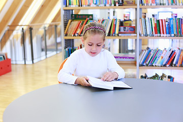 Image showing Child reading in library