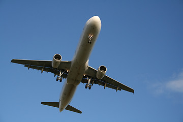 Image showing airplane arriving in vancouver