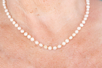 Image showing Pearl necklace