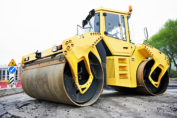 Image showing compactor roller at asphalting work