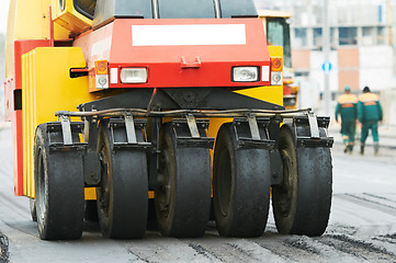 Image showing pneumatic asphalt roller at work