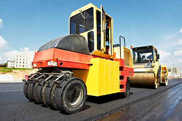 Image showing pneumatic asphalt roller at work