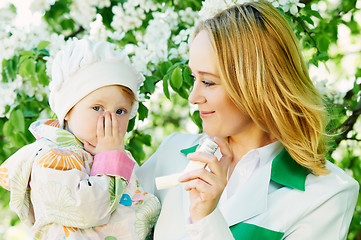 Image showing Baby and doctor with inhaler