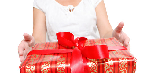 Image showing Giving present