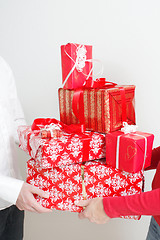 Image showing Giving present
