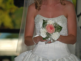 Image showing tossing the bouquet