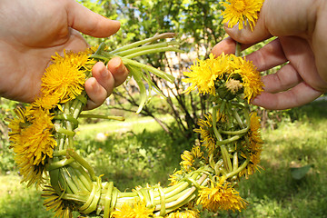 Image showing Wreath from dandelions