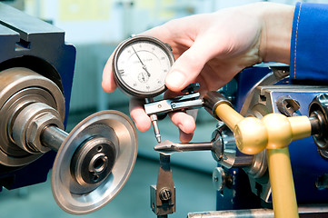 Image showing tool quality measuring process